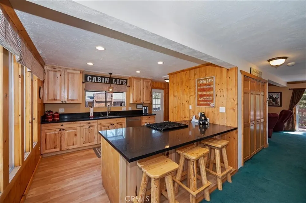 796 Orange Sugarloaf, CA 92386