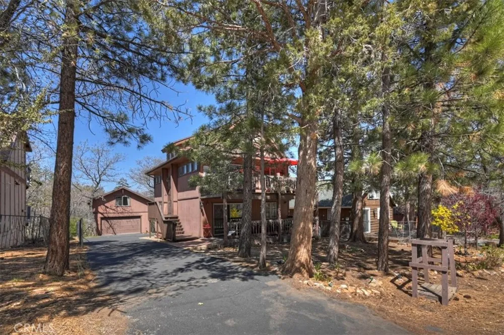 796 Orange Sugarloaf, CA 92386