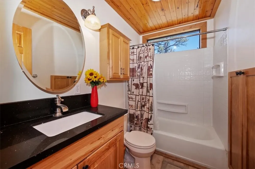 796 Orange Sugarloaf, CA 92386