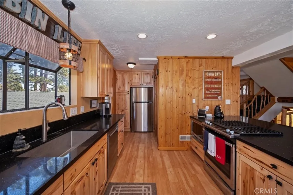 796 Orange Sugarloaf, CA 92386