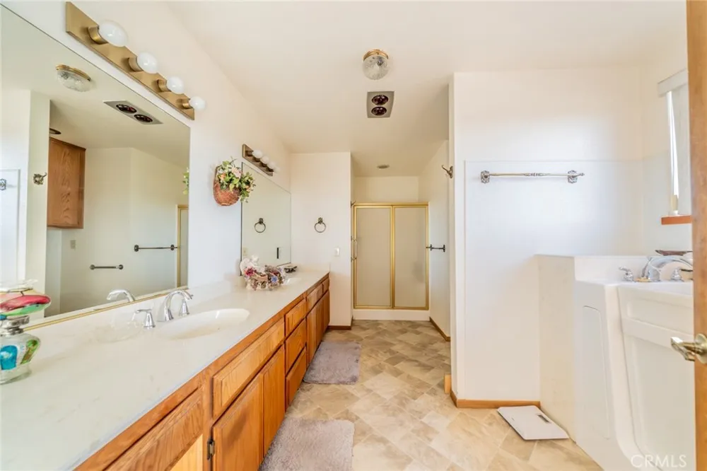6474 Macapa Phelan, CA 92371