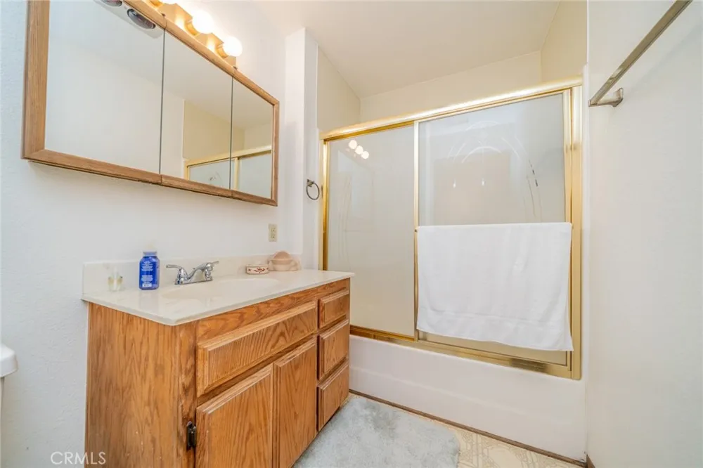 6474 Macapa Phelan, CA 92371