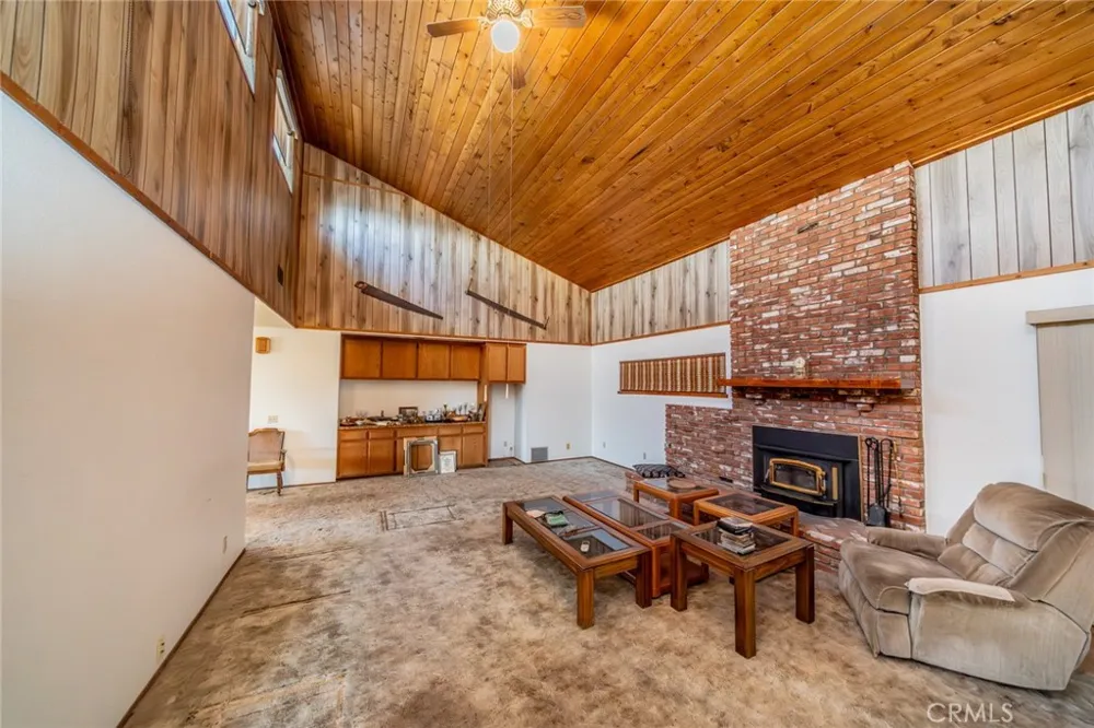 6474 Macapa Phelan, CA 92371