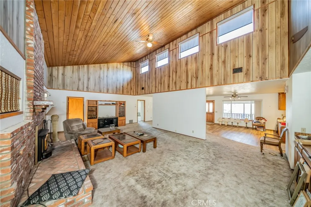 6474 Macapa Phelan, CA 92371