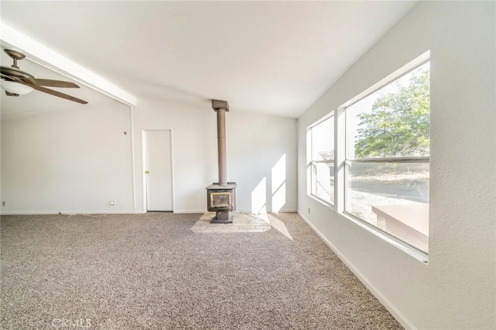 6474 Macapa Phelan, CA 92371