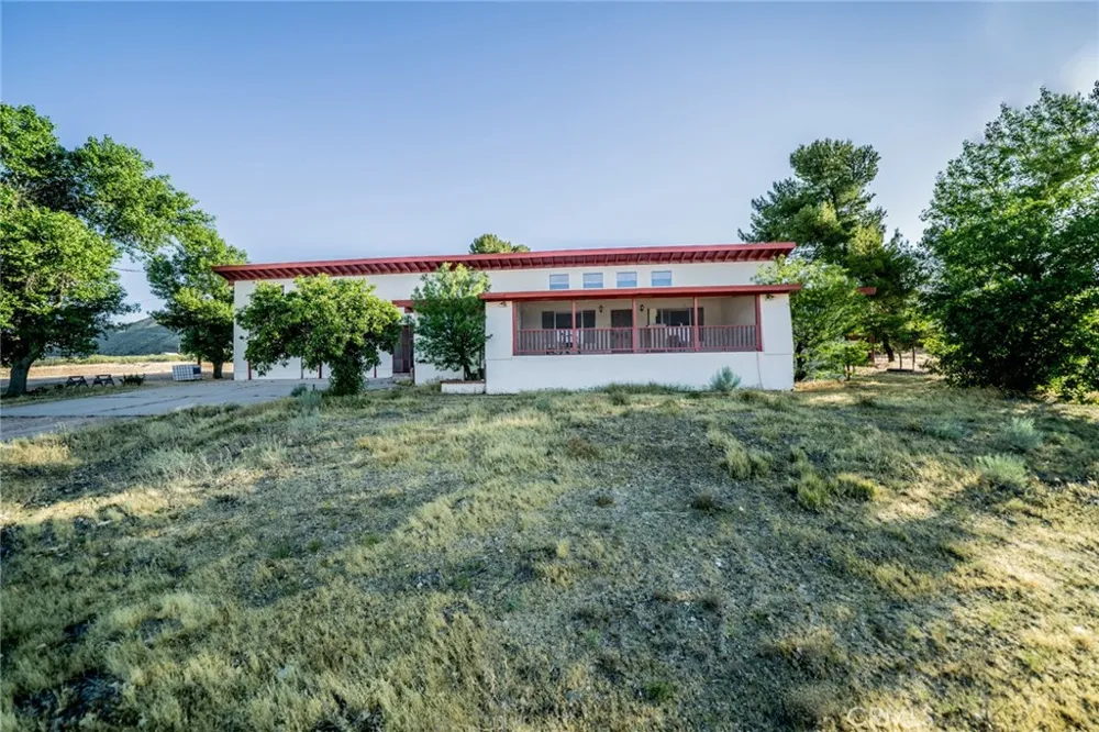 6474 Macapa Phelan, CA 92371