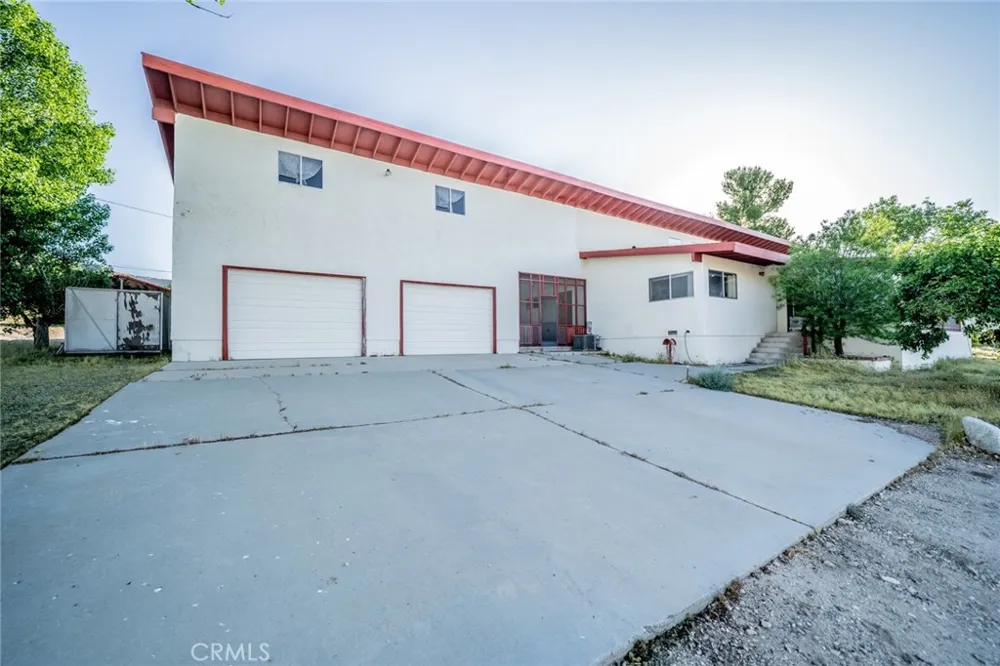 6474 Macapa Phelan, CA 92371