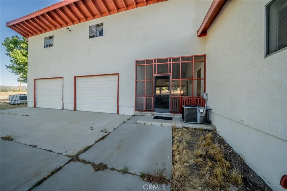 6474 Macapa Phelan, CA 92371