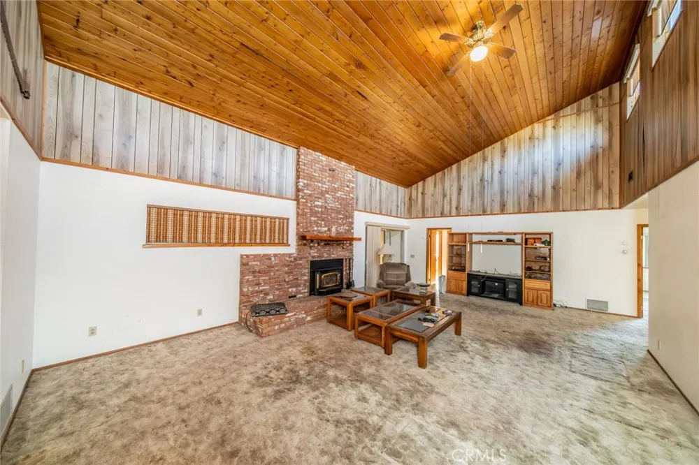 6474 Macapa Phelan, CA 92371