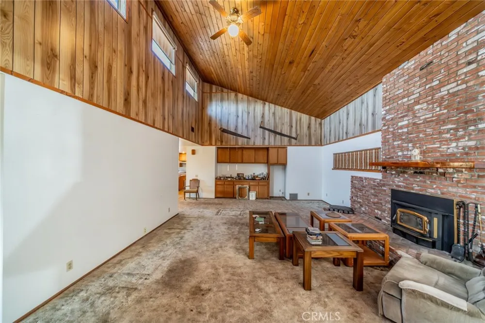 6474 Macapa Phelan, CA 92371