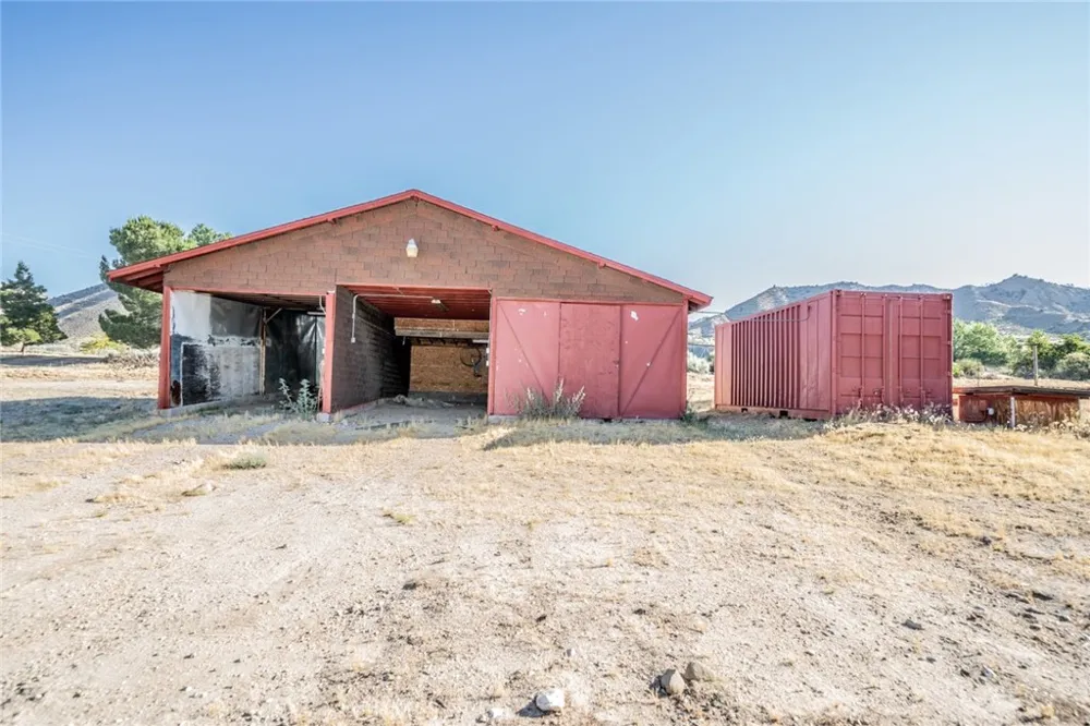 6474 Macapa Phelan, CA 92371