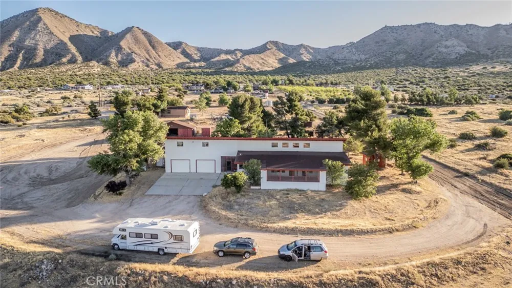 6474 Macapa Phelan, CA 92371