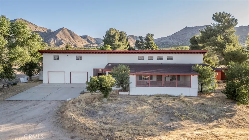 6474 Macapa Phelan, CA 92371