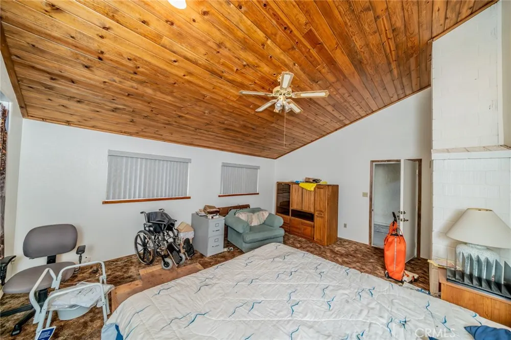 6474 Macapa Phelan, CA 92371