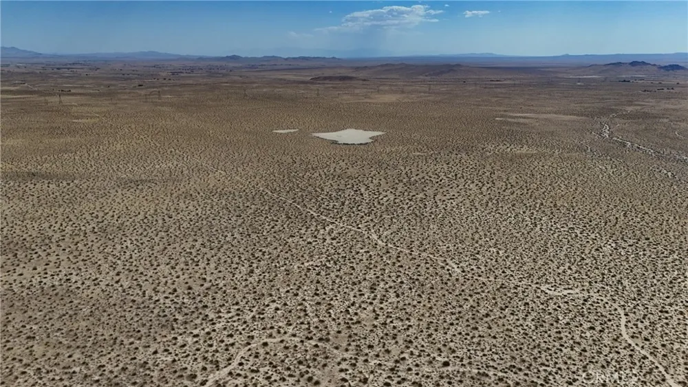 736 Fossil Bed (NEAR) Road Hinkley, CA 92347