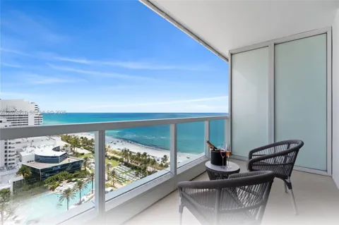 4391 Collins Ave #1002