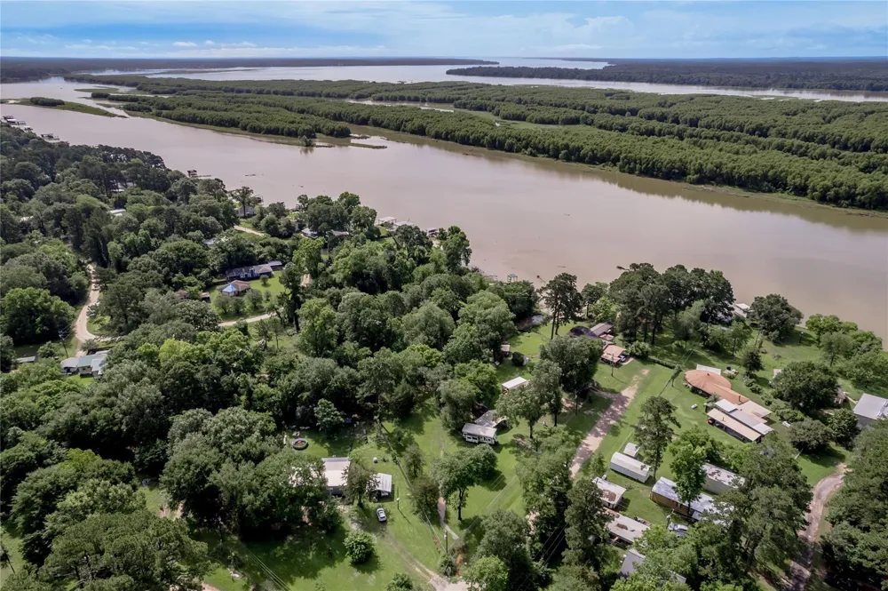405 Peacock Path Trinity, TX 75862