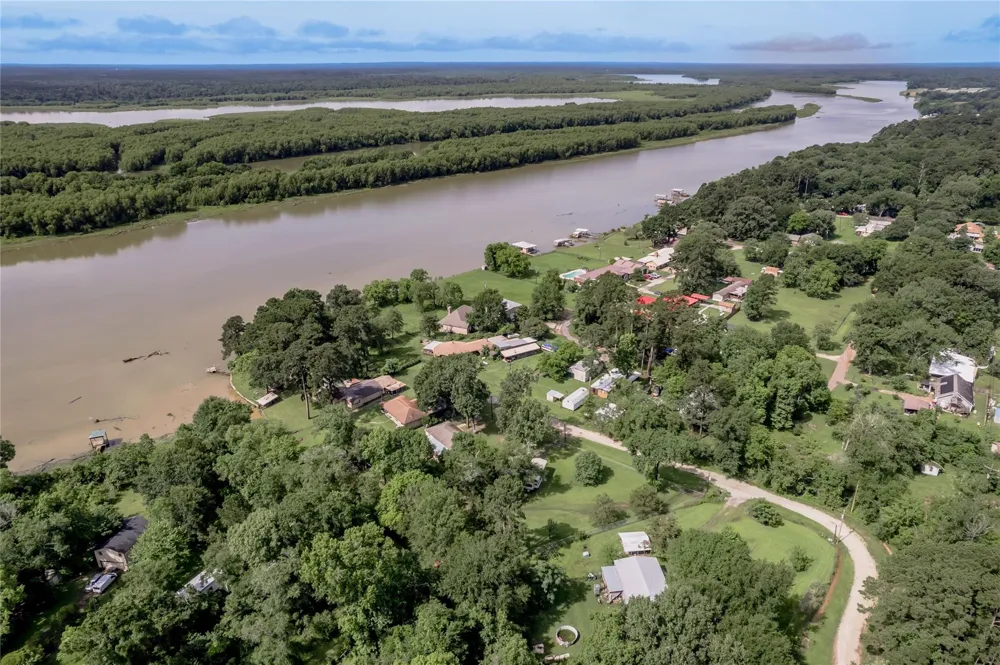 405 Peacock Path Trinity, TX 75862