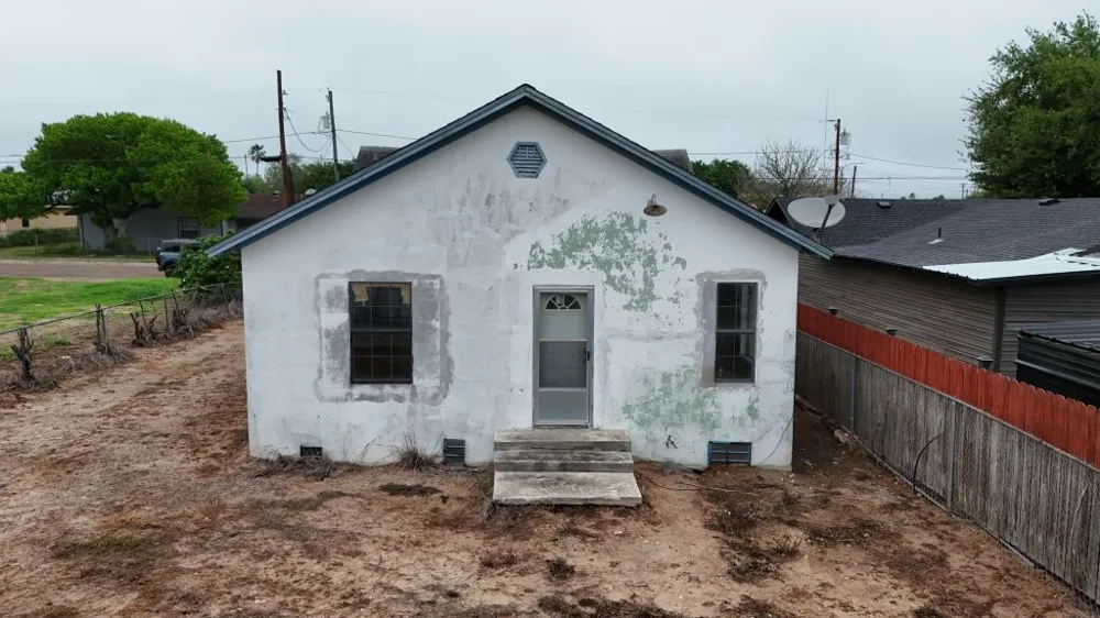 607 E North Street Hebbronville, TX 78361
