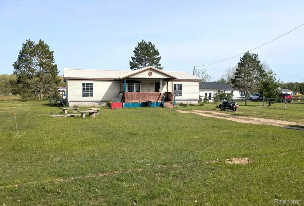 5554 Sauble Lake Drive Sauble Township, MI 49644