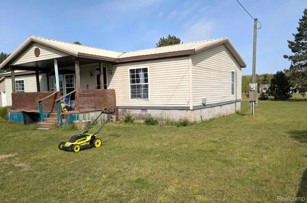 5554 Sauble Lake Drive Sauble Township, MI 49644