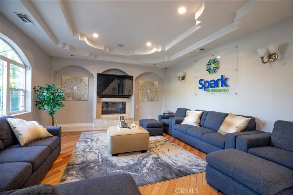 5449 Woodman Avenue Sherman Oaks, CA 91401