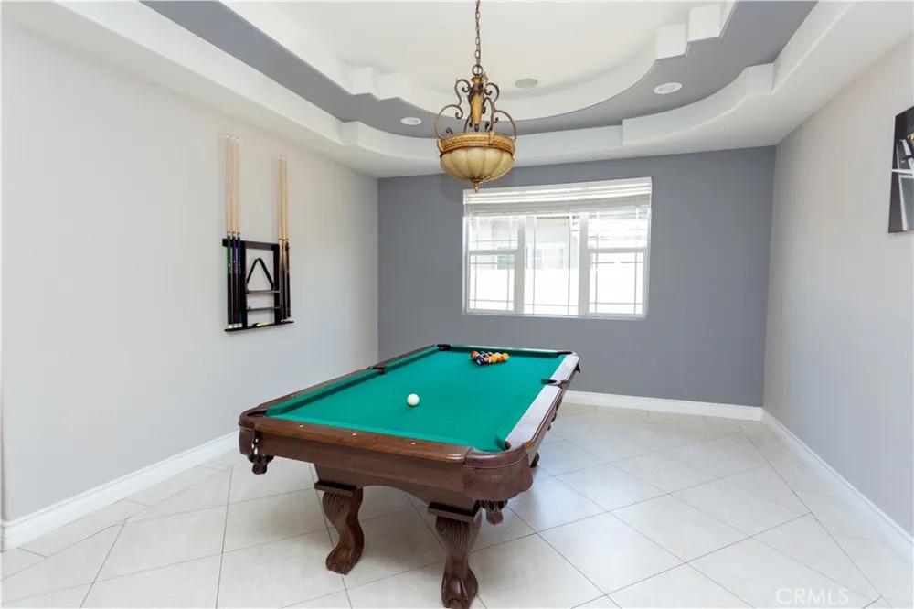 5449 Woodman Avenue Sherman Oaks, CA 91401