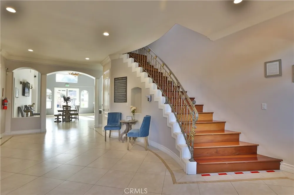 5449 Woodman Avenue Sherman Oaks, CA 91401