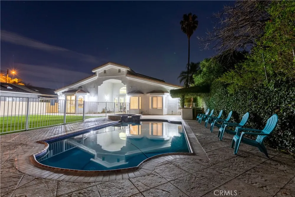 5449 Woodman Avenue Sherman Oaks, CA 91401