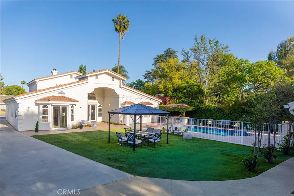 5449 Woodman Avenue Sherman Oaks, CA 91401