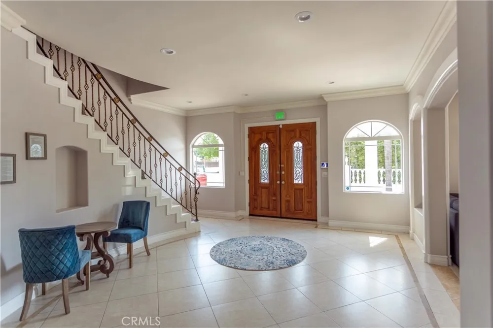 5449 Woodman Avenue Sherman Oaks, CA 91401