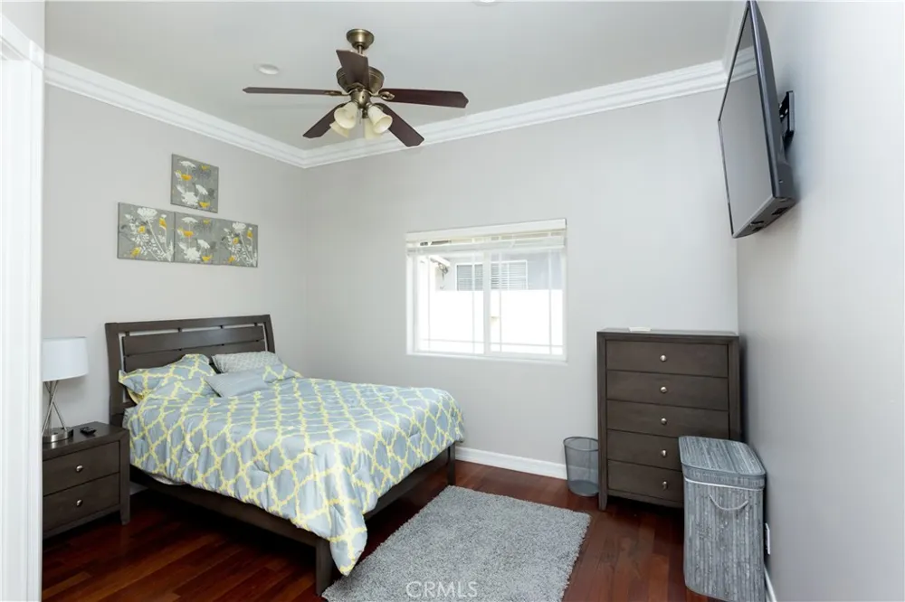 5449 Woodman Avenue Sherman Oaks, CA 91401