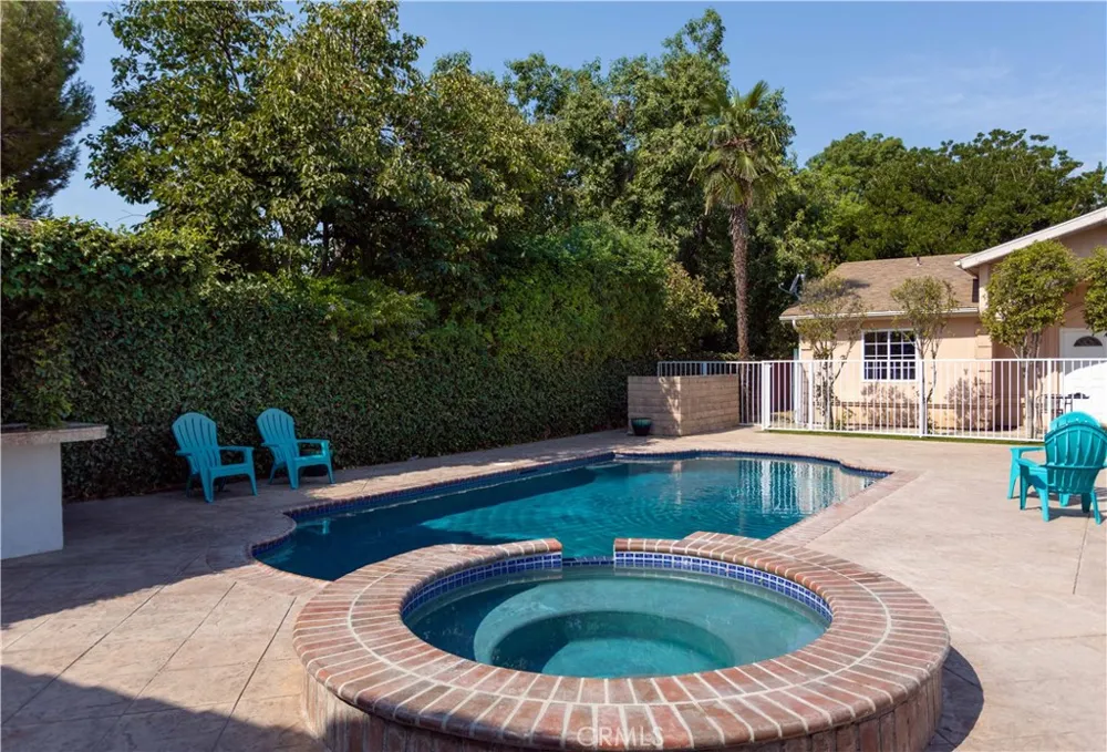 5449 Woodman Avenue Sherman Oaks, CA 91401