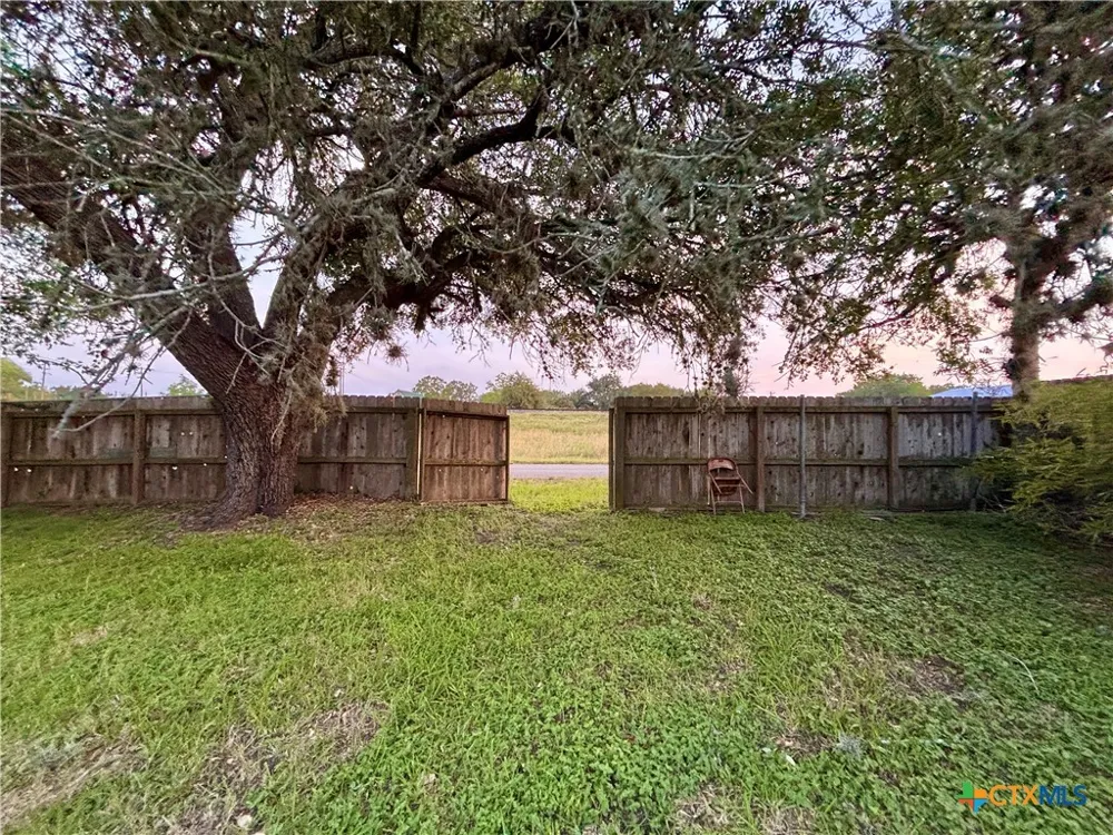 609 E Main Street Cuero, TX 77954