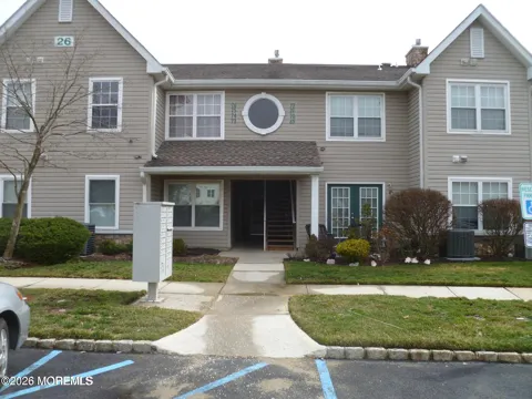 76 Des Moines Court
