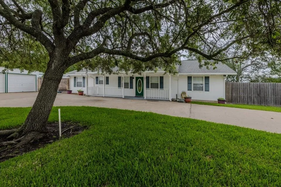 483 Riverside Drive Palacios, TX 77465
