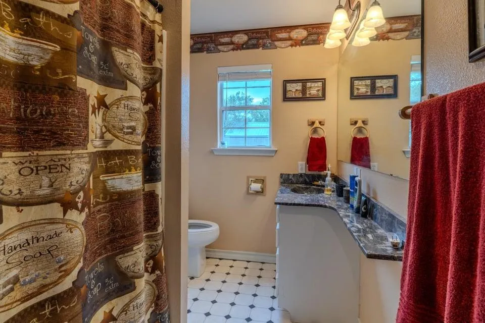 483 Riverside Drive Palacios, TX 77465