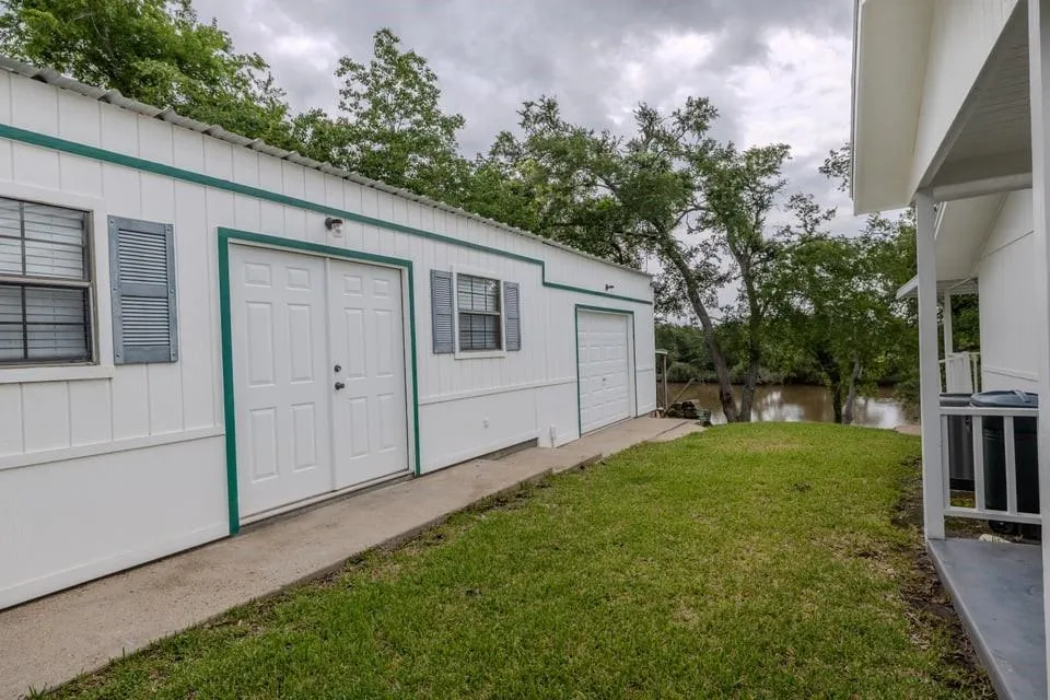 483 Riverside Drive Palacios, TX 77465