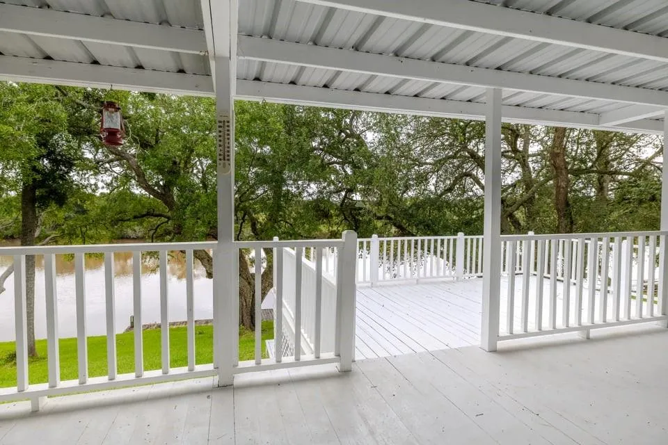 483 Riverside Drive Palacios, TX 77465