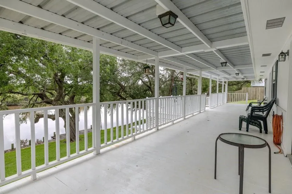 483 Riverside Drive Palacios, TX 77465