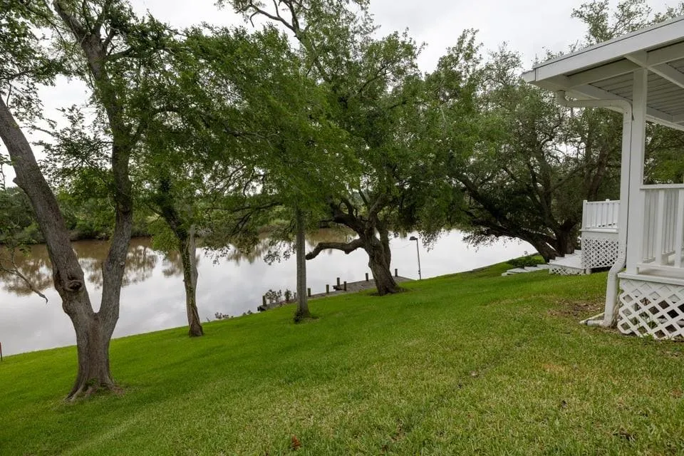483 Riverside Drive Palacios, TX 77465