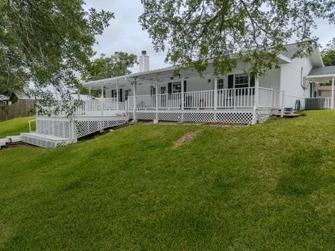 483 Riverside Drive Palacios, TX 77465