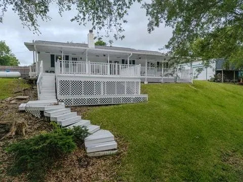 483 Riverside Drive Palacios, TX 77465
