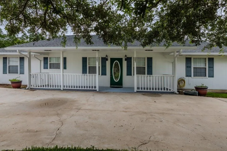 483 Riverside Drive Palacios, TX 77465