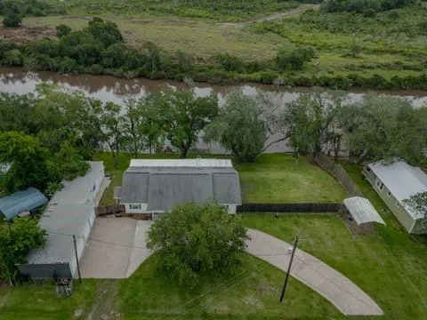 483 Riverside Drive Palacios, TX 77465