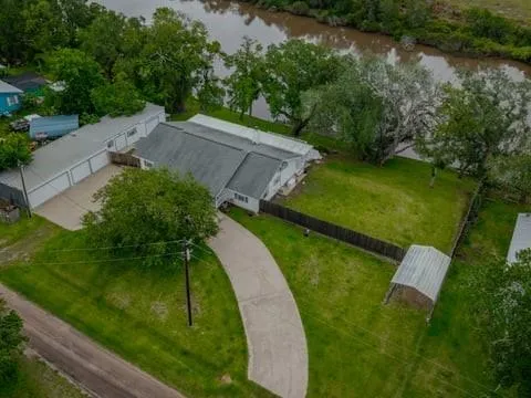 483 Riverside Drive Palacios, TX 77465