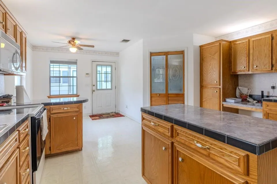 483 Riverside Drive Palacios, TX 77465