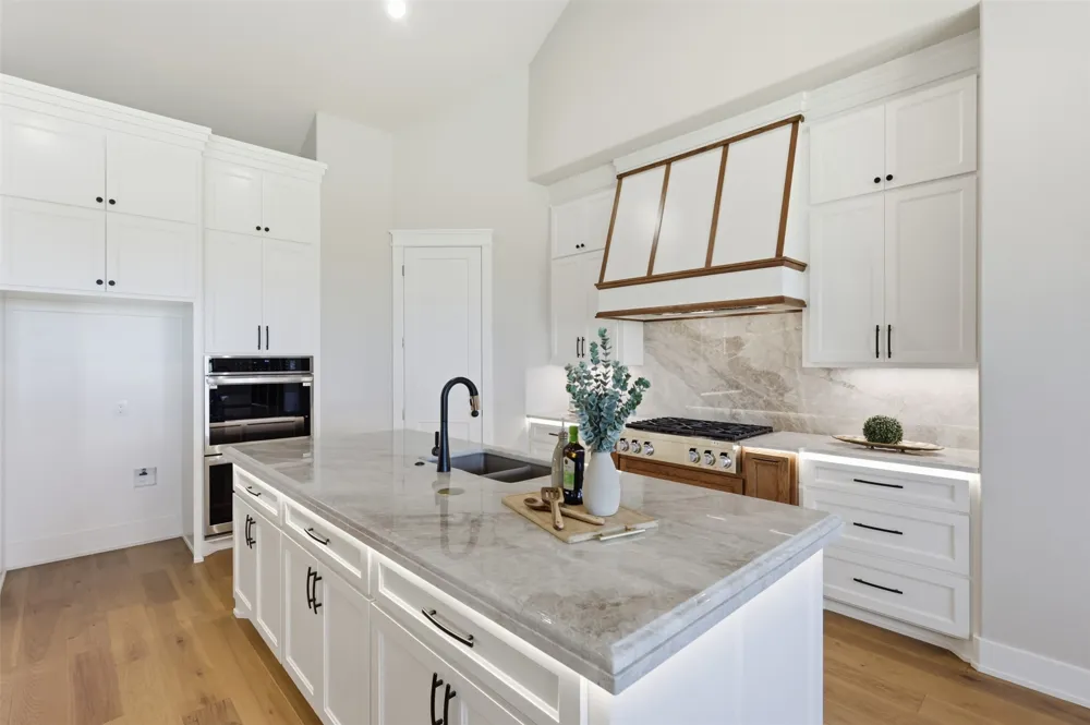 2006 Lindale Lane Granbury, TX 76049