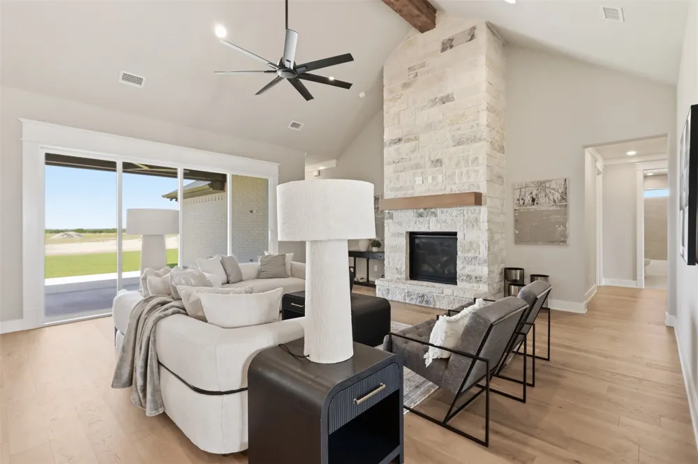 2006 Lindale Lane Granbury, TX 76049