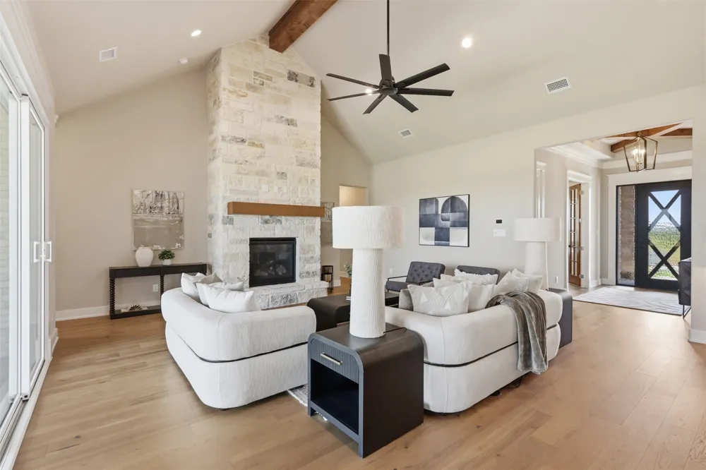2006 Lindale Lane Granbury, TX 76049